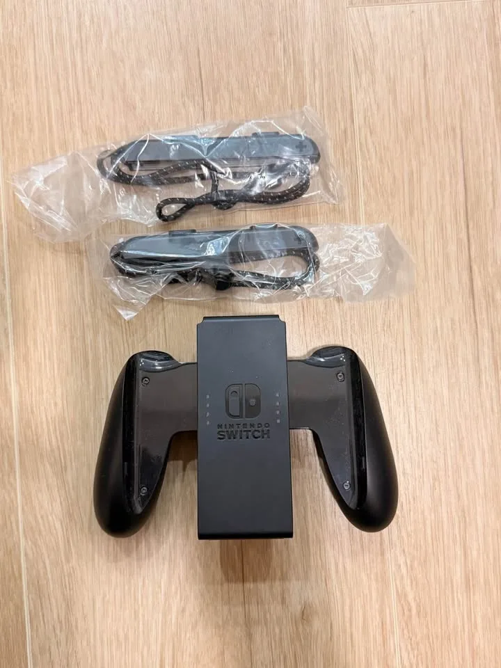 Nintendo Switch OLED – Excellent Condition + 3 Games! image indicator(6)