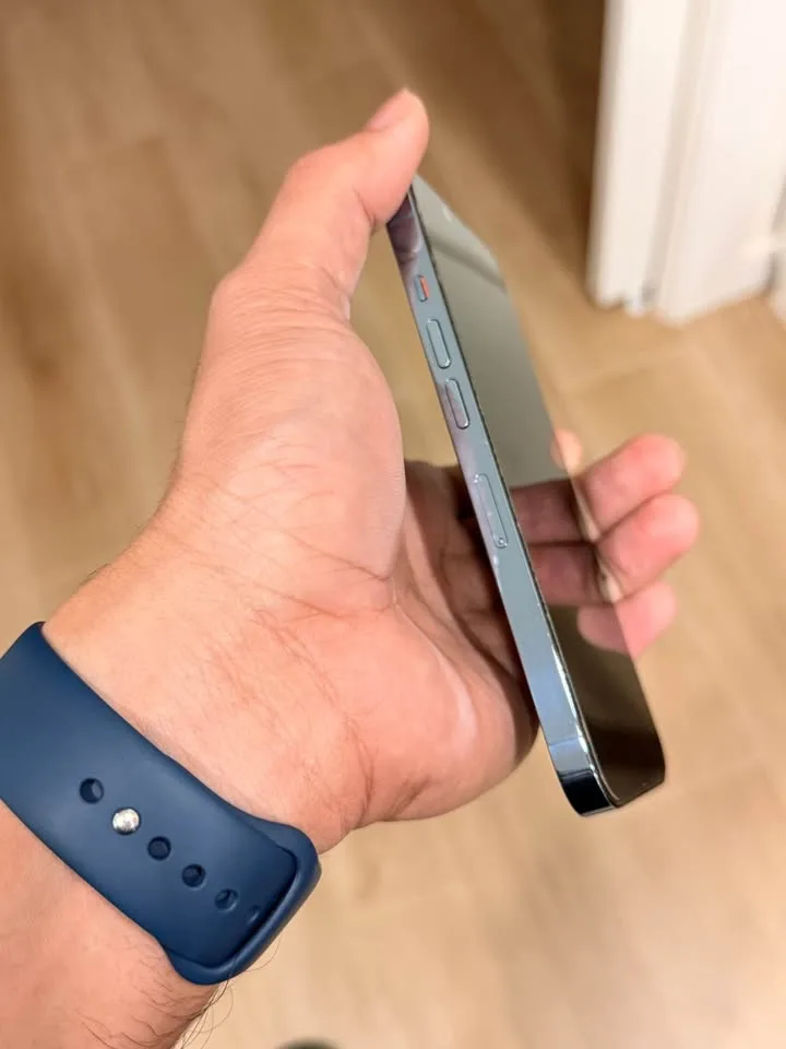 iPhone 13 Pro 256GB – Complete Set, Great Condition image indicator(3)