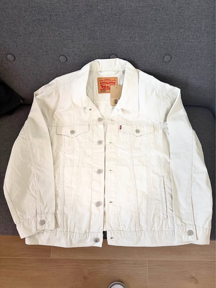 Levi’s Off-White or Cream Trucker Jacket