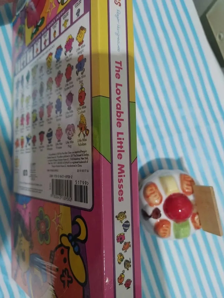 Mr. Men Little Miss - 8 Book Set & Cupcake Container image indicator(4)