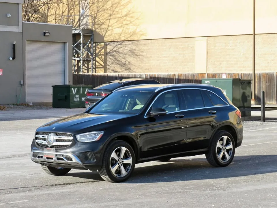 2022 Mercedes-Benz GLC 300 4MATIC w/CarPlay Panoroof Navi