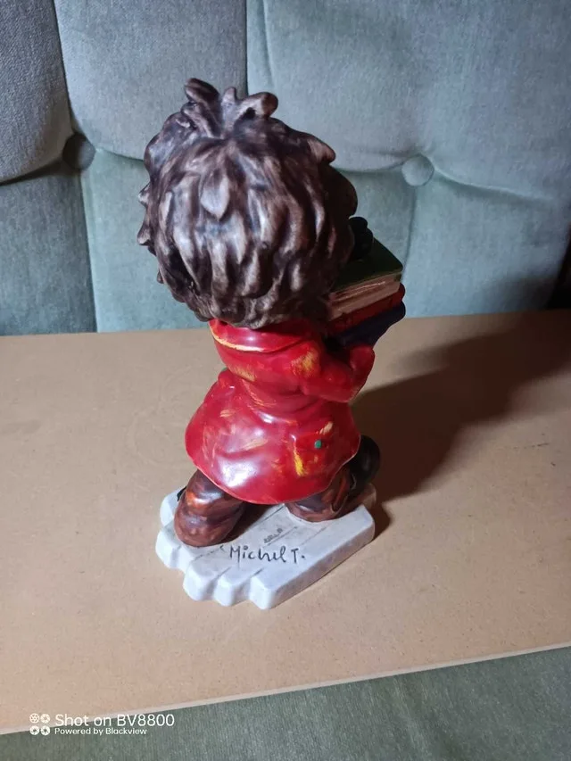 Goebel Figurine Boy with Books Michel T Figurine MIC 9 1971 image indicator(2)