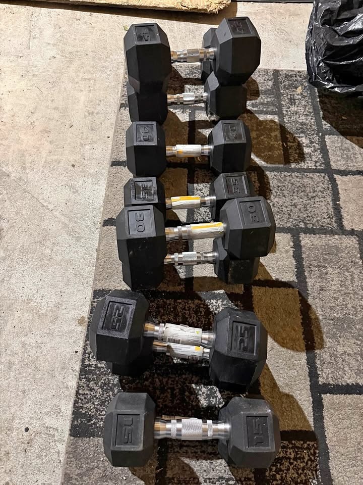 11 pieces Dumbbell weight combined 50 pounds,45, 35,30,25,20,15,