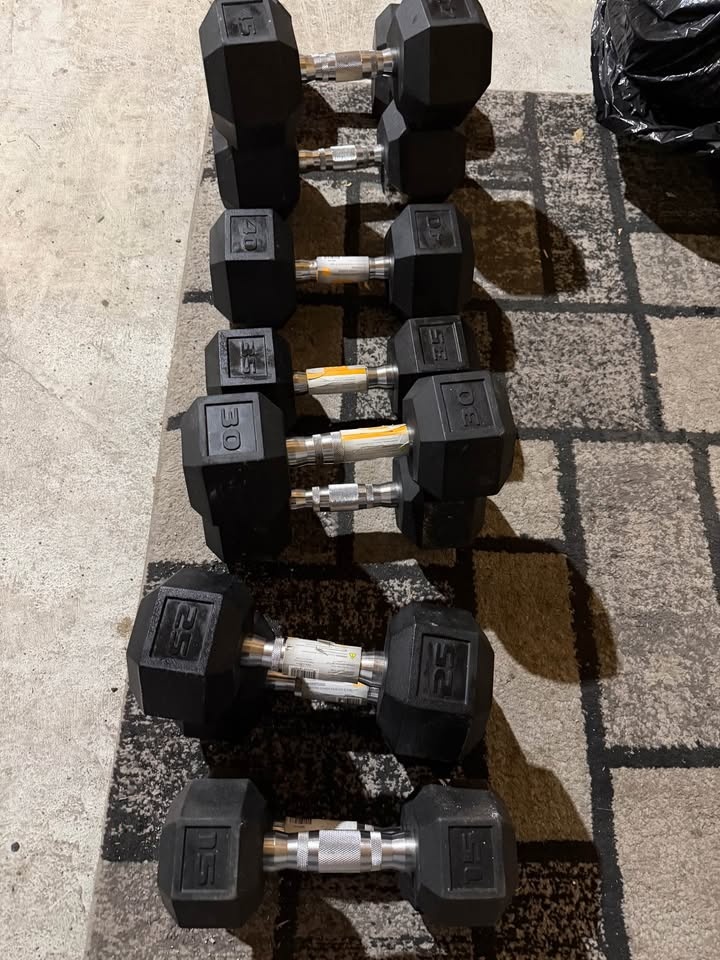 11 pieces Dumbbell weight combined 50 pounds,45, 35,30,25,20,15, - photo 2