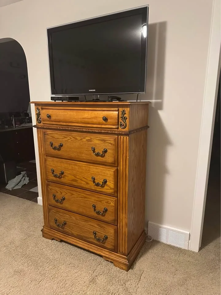 Oversized King Suite image indicator(2)