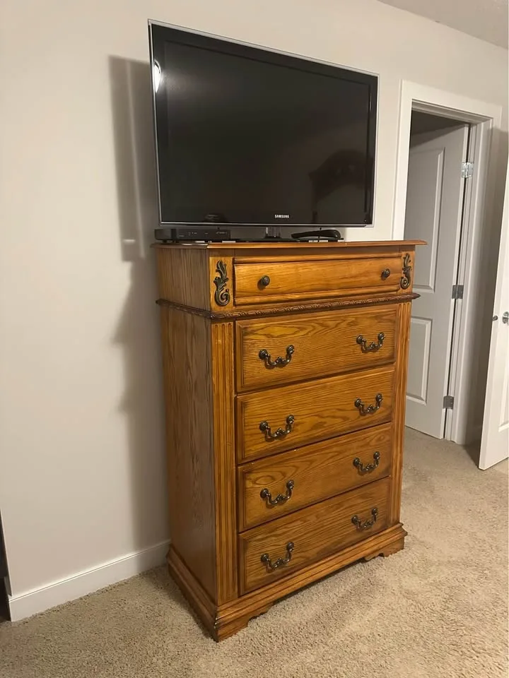 Oversized King Suite image indicator(3)