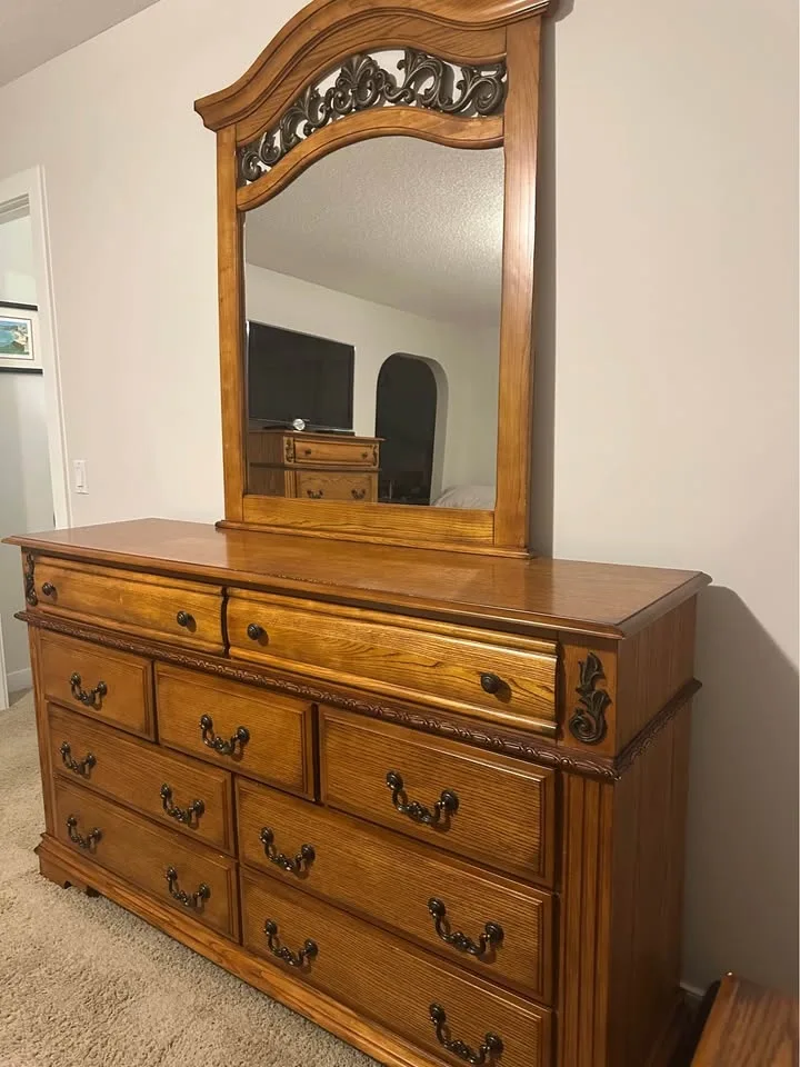 Oversized King Suite image indicator(4)