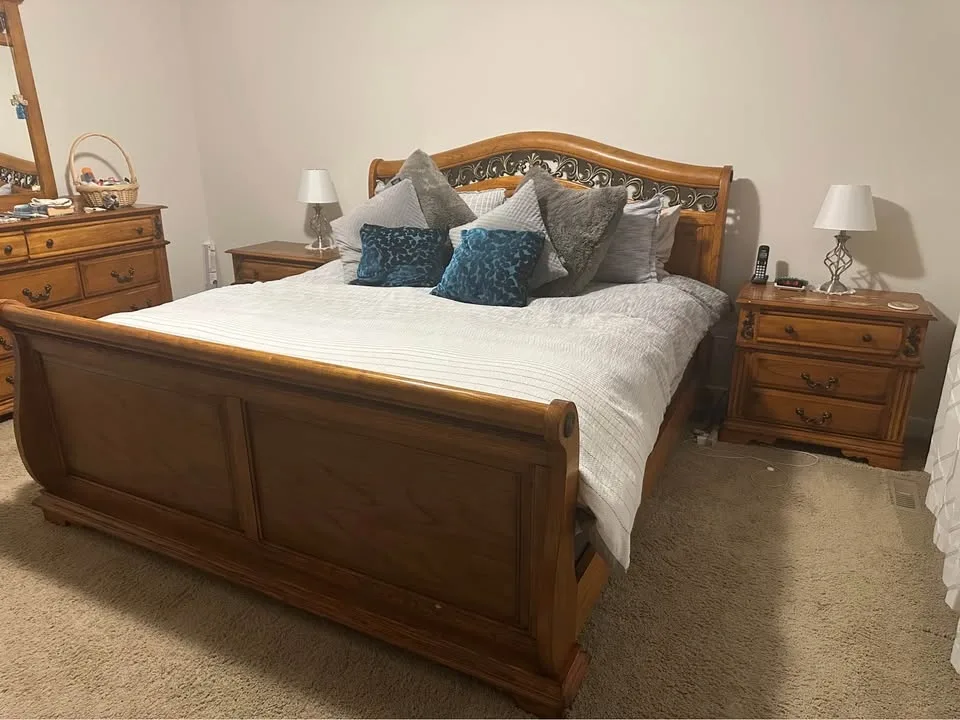 Oversized King Suite image indicator(9)