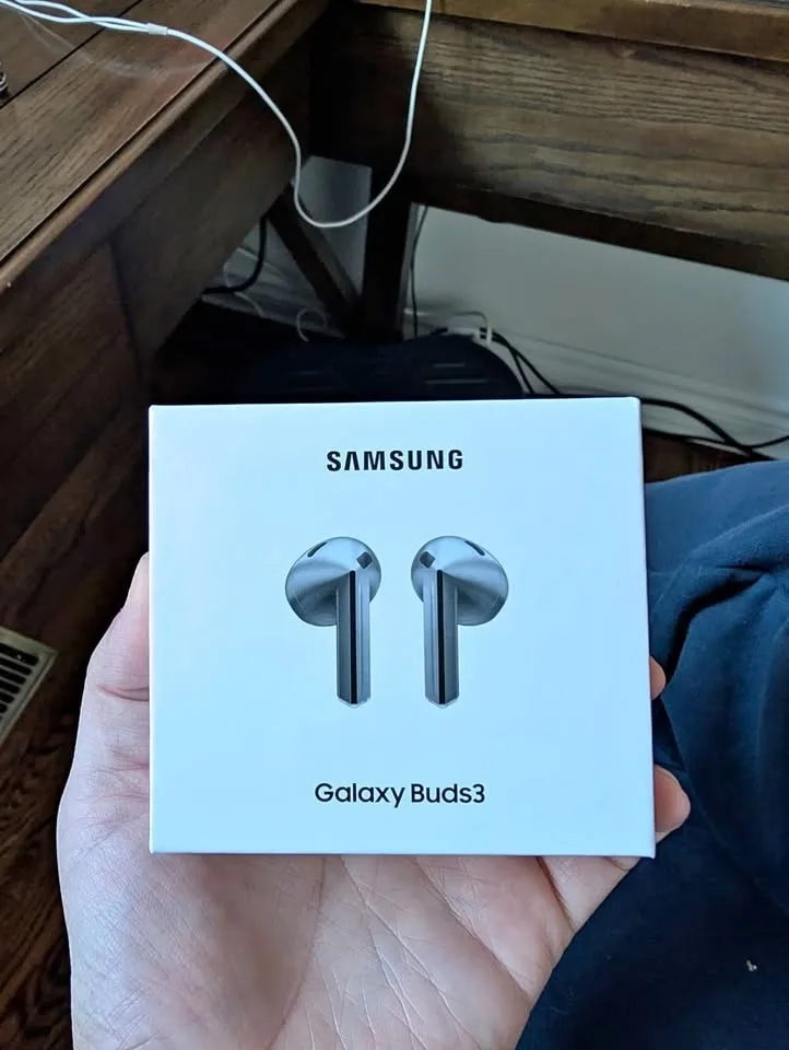 Samsung Buds3 - new and sealed