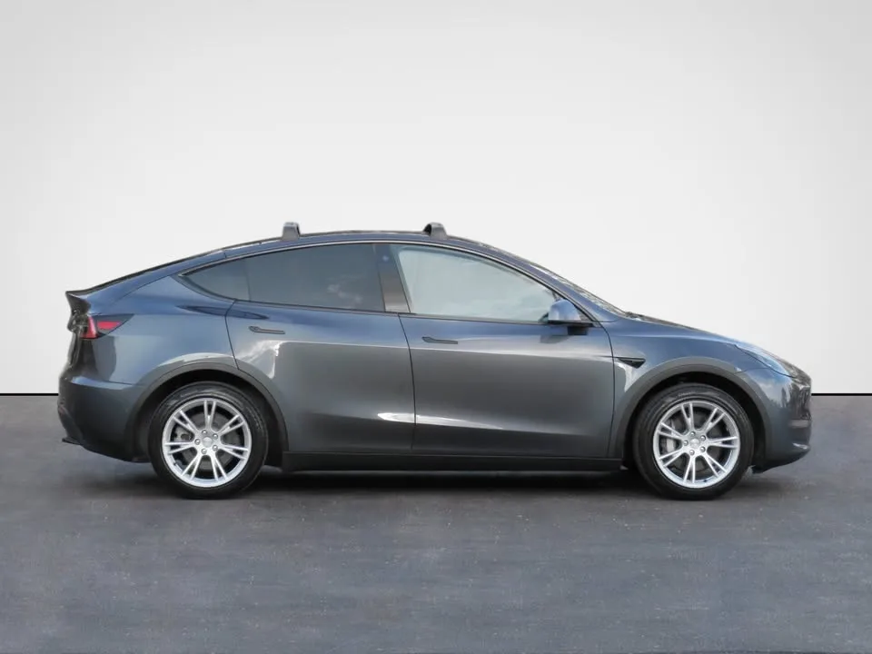 2021 Tesla Model Y Long Range AWD w/ FSD No Accidents image indicator(4)