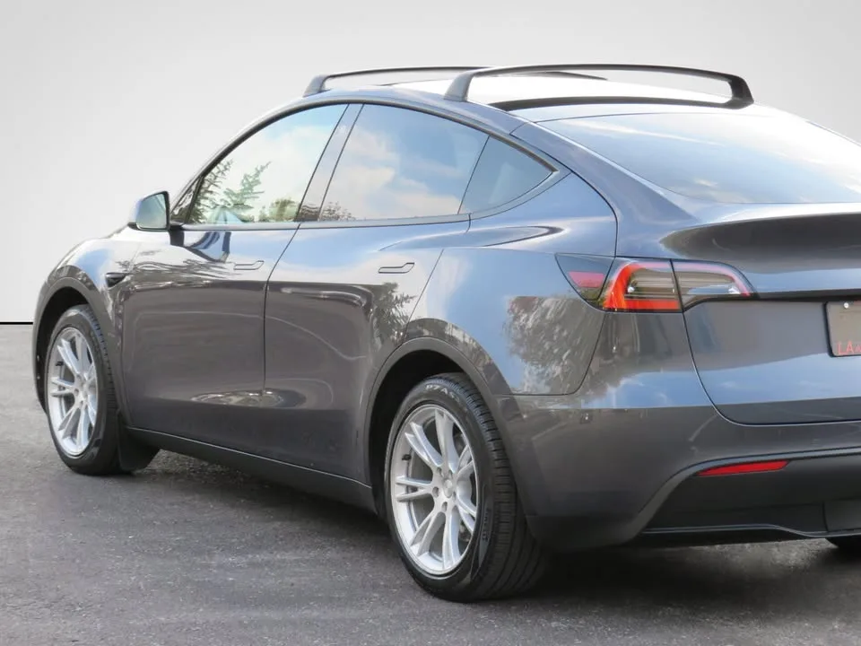 2021 Tesla Model Y Long Range AWD w/ FSD No Accidents image indicator(8)