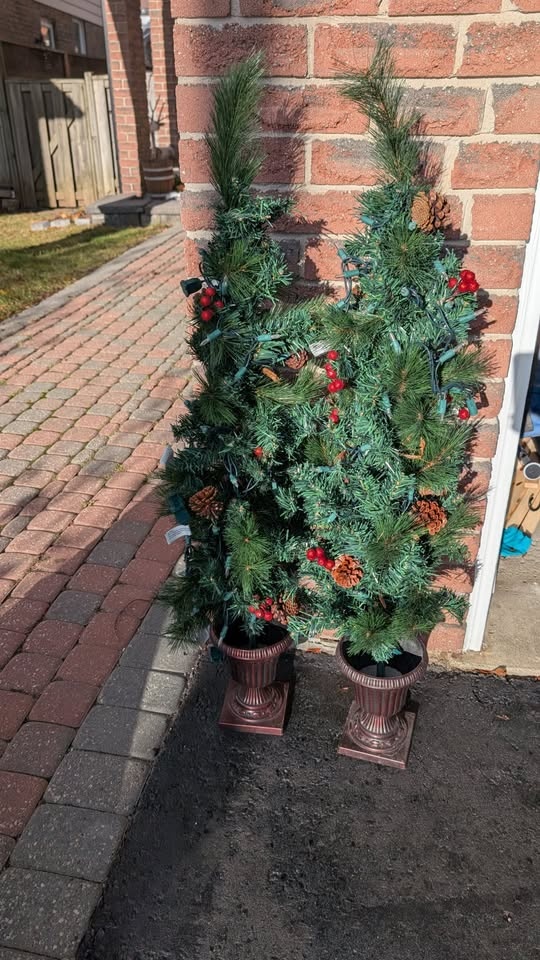 4 ft Christmas trees - photo 2