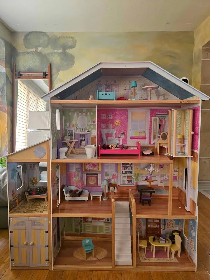 Kid Kraft full size doll house