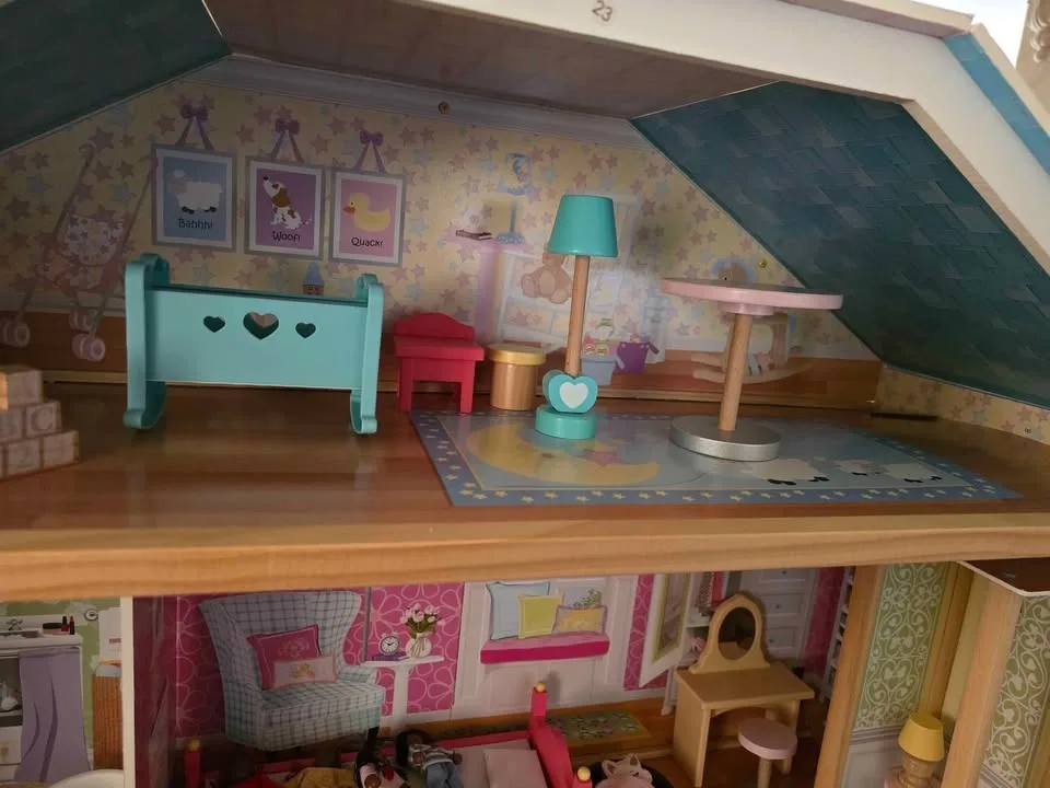 Kid Kraft full size doll house image indicator(3)