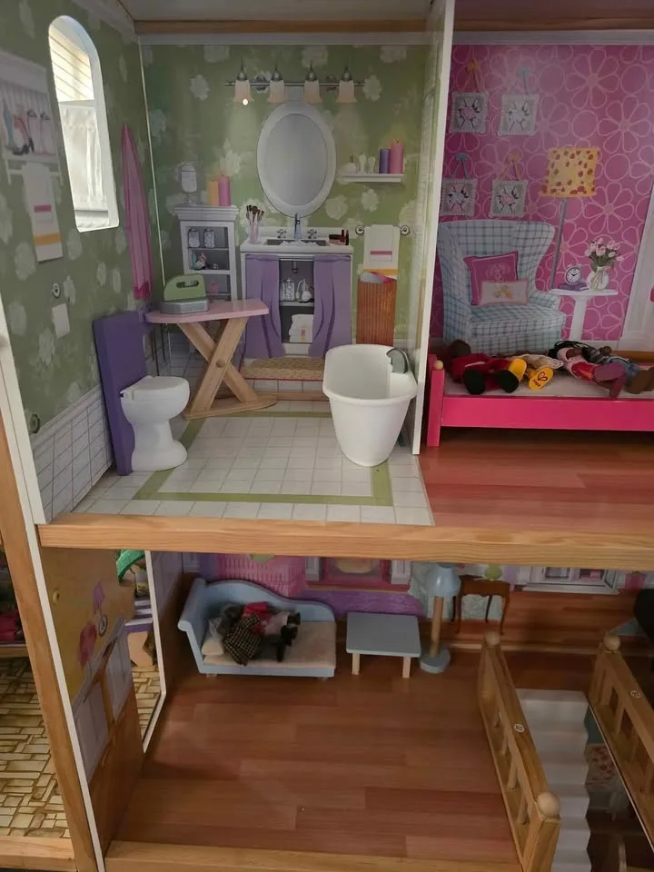 Kid Kraft full size doll house image indicator(4)