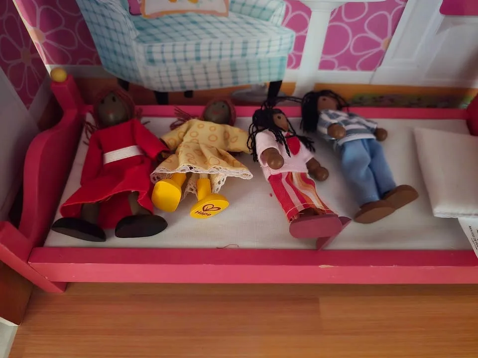 Kid Kraft full size doll house image indicator(7)