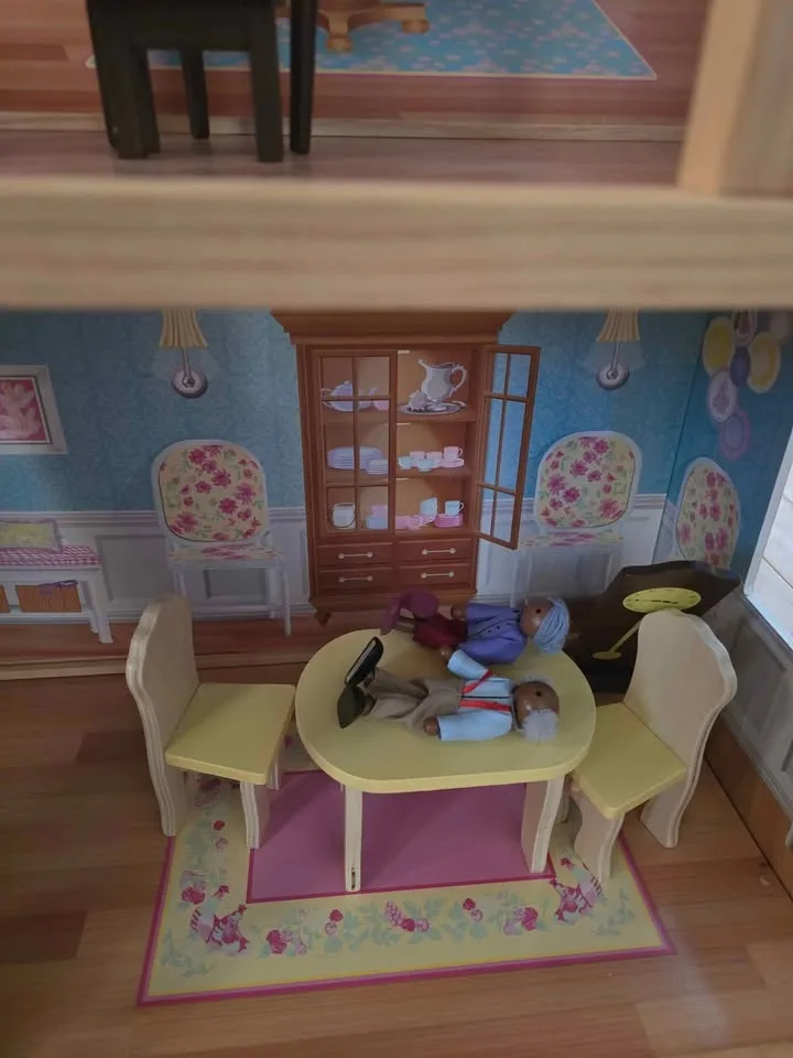 Kid Kraft full size doll house image indicator(8)