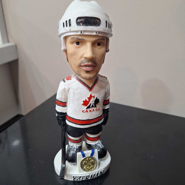 STEVE YZERMAN #19 - photo 5