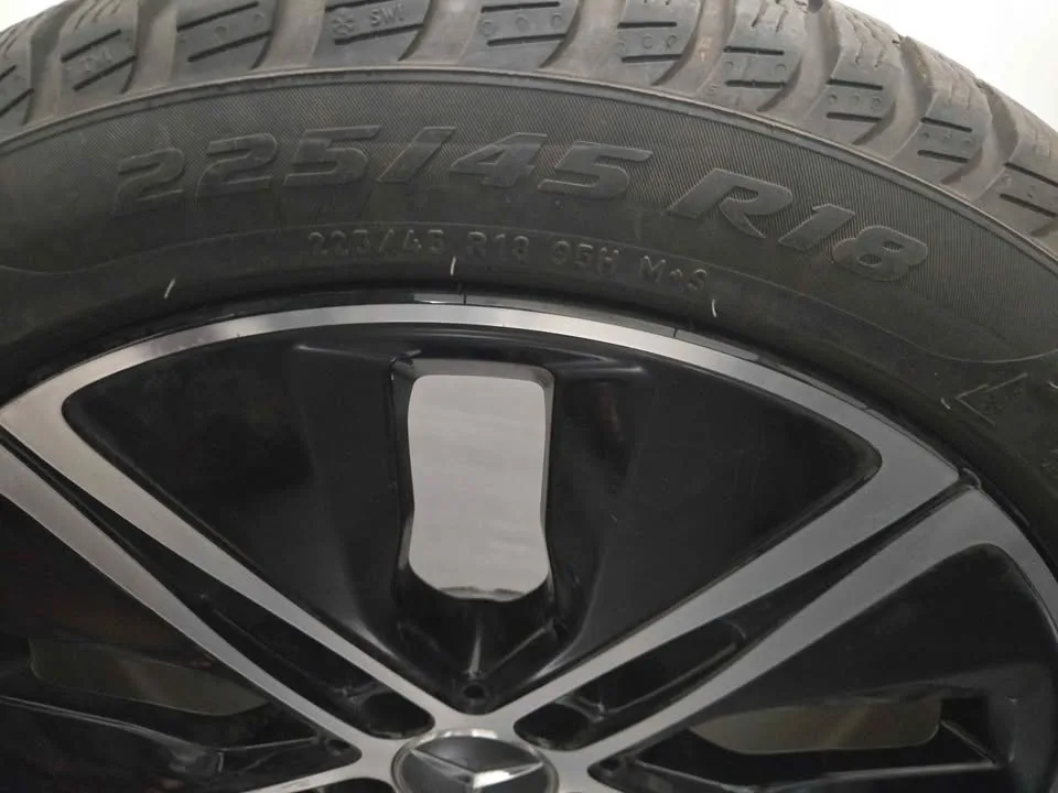 Set (4) of OEM Mercedes rim and Pirelli winter tires - 225 45 18 image indicator(5)