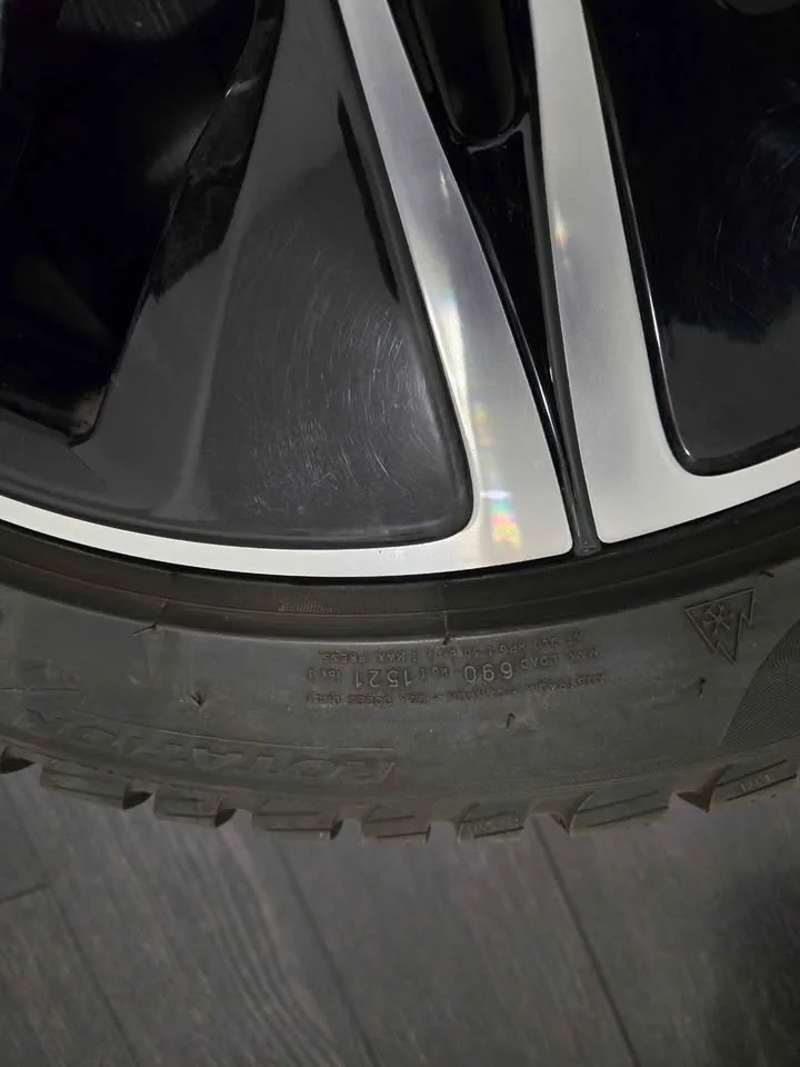 Set (4) of OEM Mercedes rim and Pirelli winter tires - 225 45 18 image indicator(7)