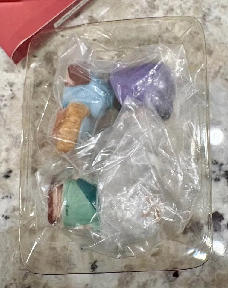 Hallmark Peanuts Nativity Set - Porcelain - 2001 image indicator(6)