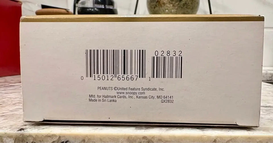 Hallmark Peanuts Nativity Set - Porcelain - 2001 image indicator(8)