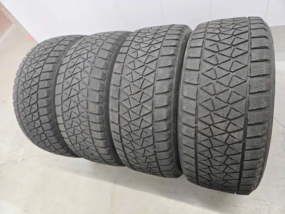 Bridgestone Blizzak Winter Tires- 275/50R20 image indicator(2)