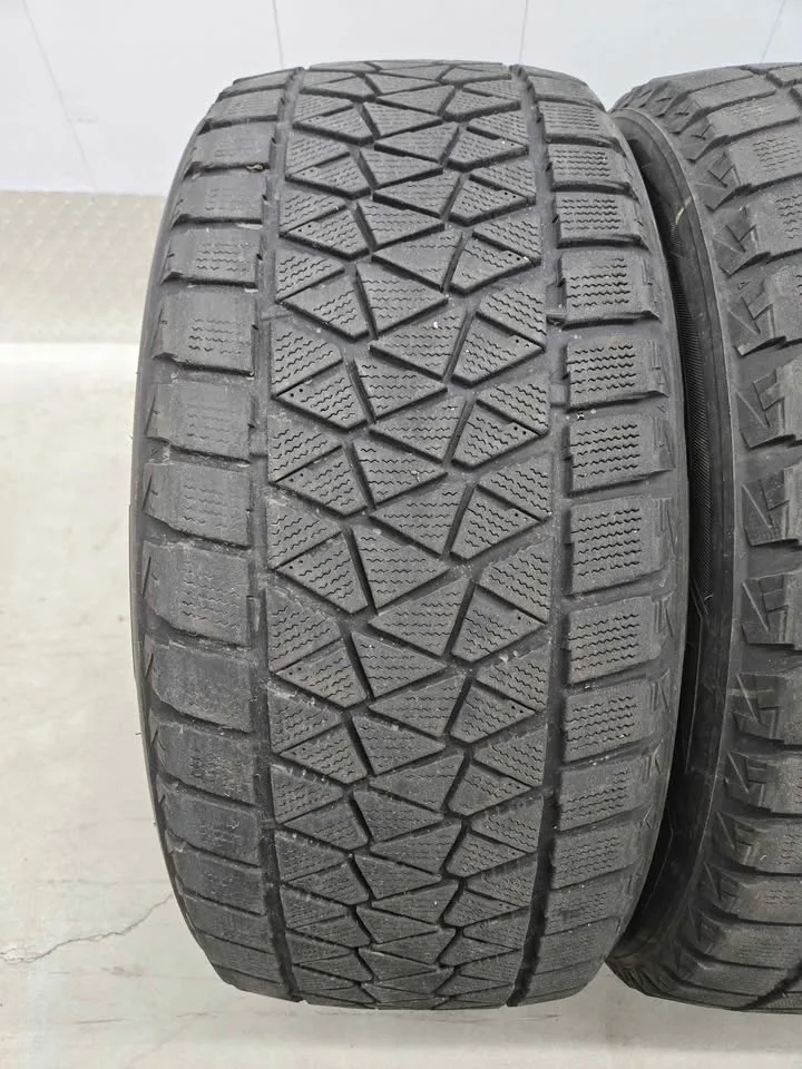 Bridgestone Blizzak Winter Tires- 275/50R20 image indicator(3)