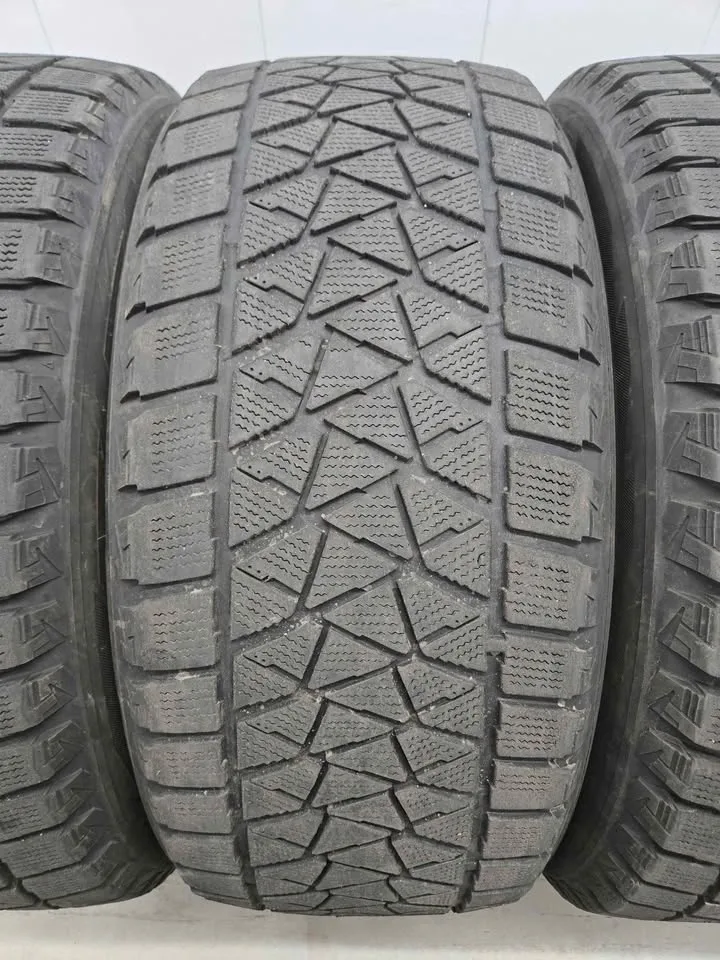 Bridgestone Blizzak Winter Tires- 275/50R20 image indicator(4)