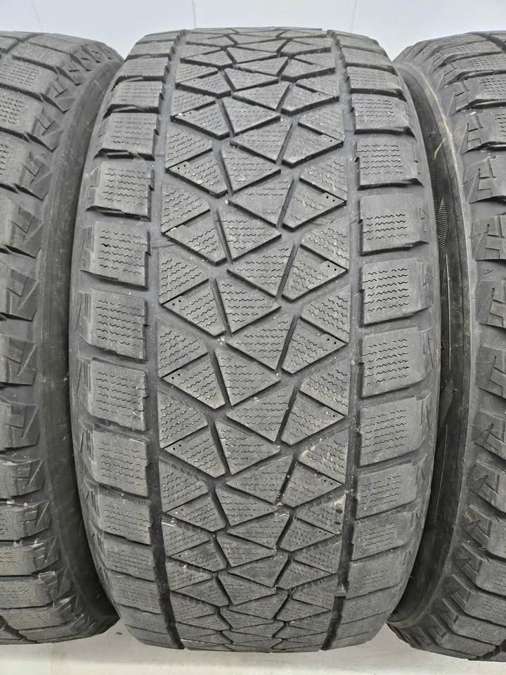 Bridgestone Blizzak Winter Tires- 275/50R20 image indicator(5)