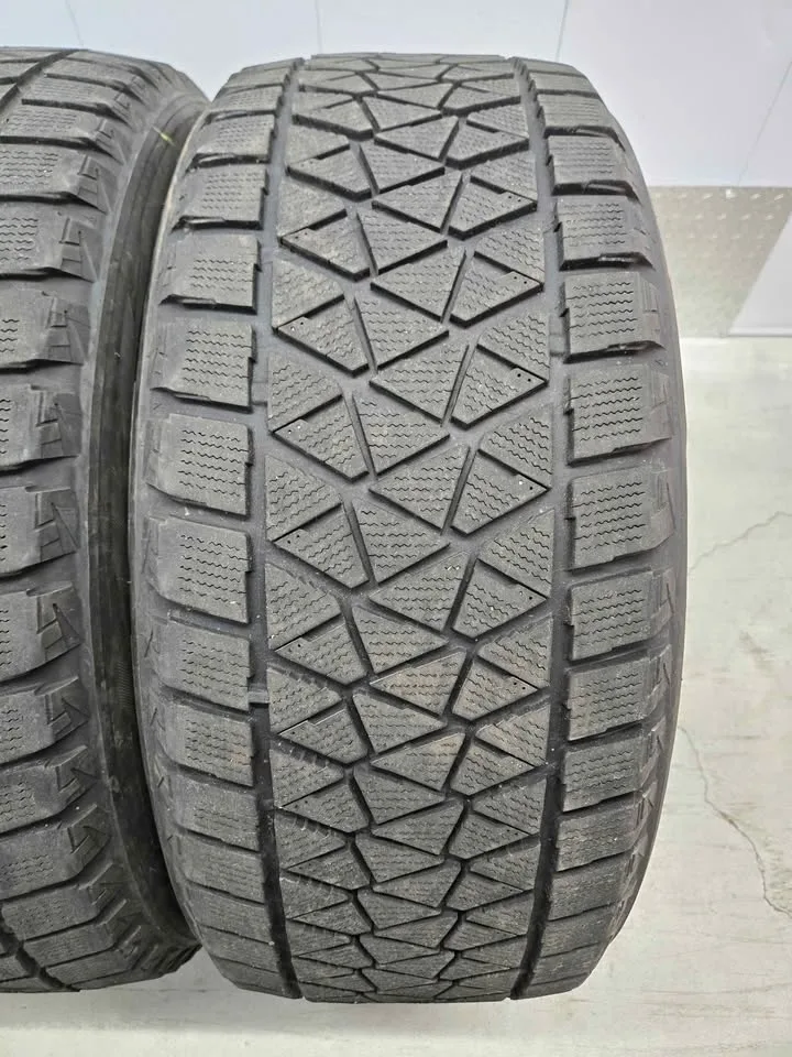 Bridgestone Blizzak Winter Tires- 275/50R20 image indicator(6)