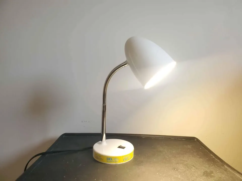 Desk lamp