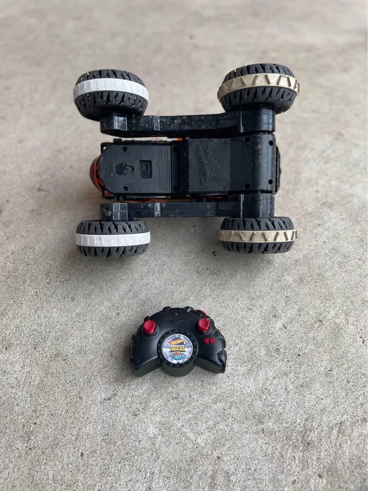 Hot Wheels remote control Tiger Shark - photo 4