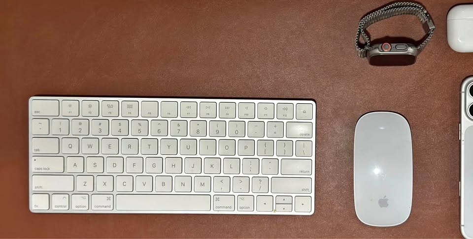 Apple Keyboard (Bluetooth/Lightning)