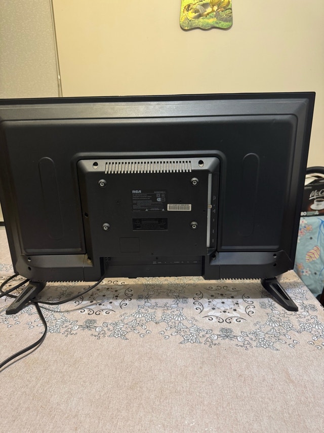 RCA 32" LED TV (No power) - photo 2
