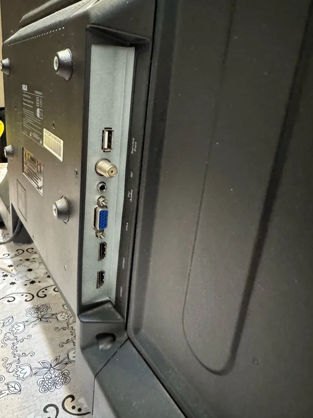 RCA 32" LED TV (No power) image indicator(3)