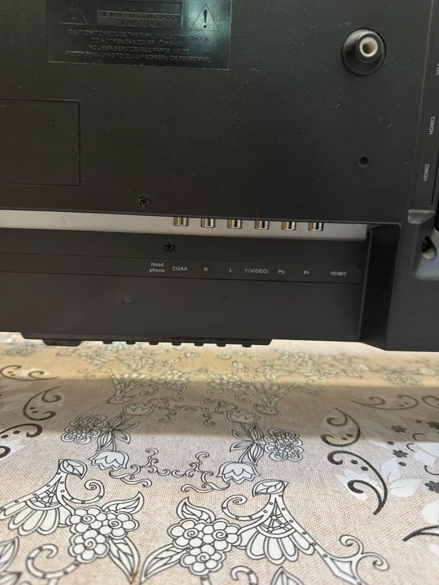 RCA 32" LED TV (No power) image indicator(4)