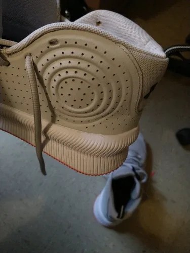 Under Armour Men's Jet Basketball Shoes, 9.5 image indicator(4)