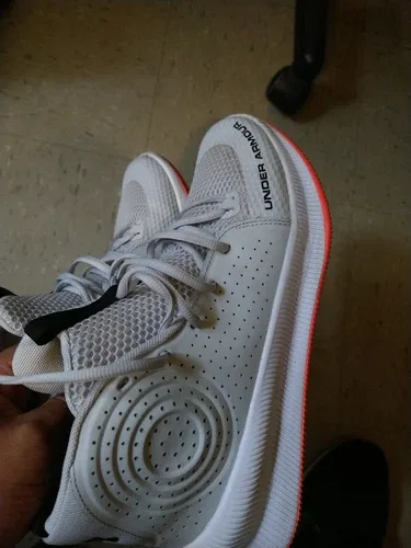 Under Armour Men's Jet Basketball Shoes, 9.5 image indicator(9)