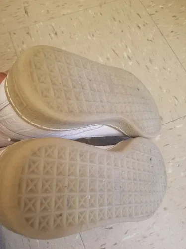 Women puma shoes size 9, White image indicator(2)