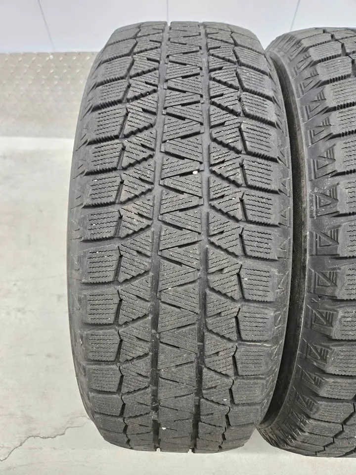 Bridgestone Blizzak Winter Tires- 205/60R16 image indicator(4)