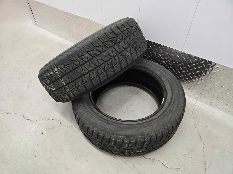 Bridgestone Blizzak Winter Tires- 205/60R16 image indicator(6)