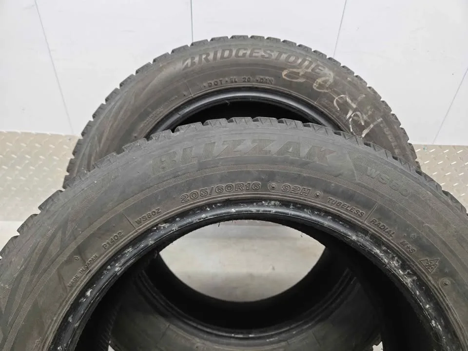 Bridgestone Blizzak Winter Tires- 205/60R16 image indicator(8)