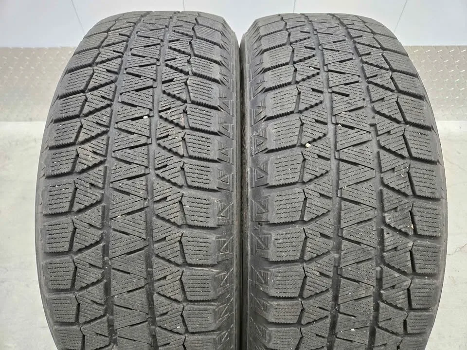 Bridgestone Blizzak Winter Tires- 205/60R16 image indicator(9)