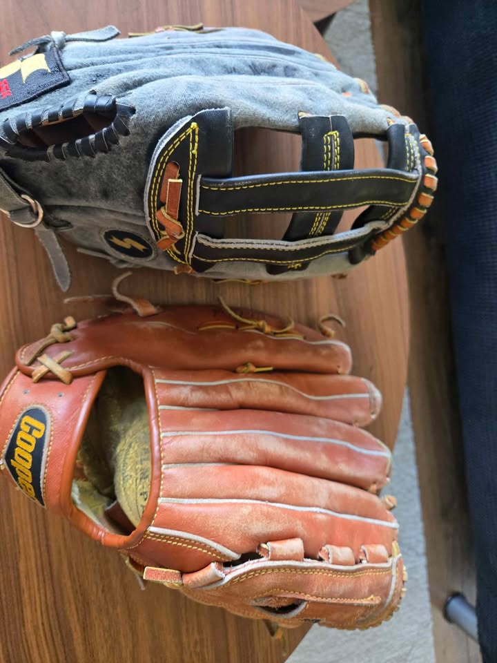 Softball Gloves - photo 2