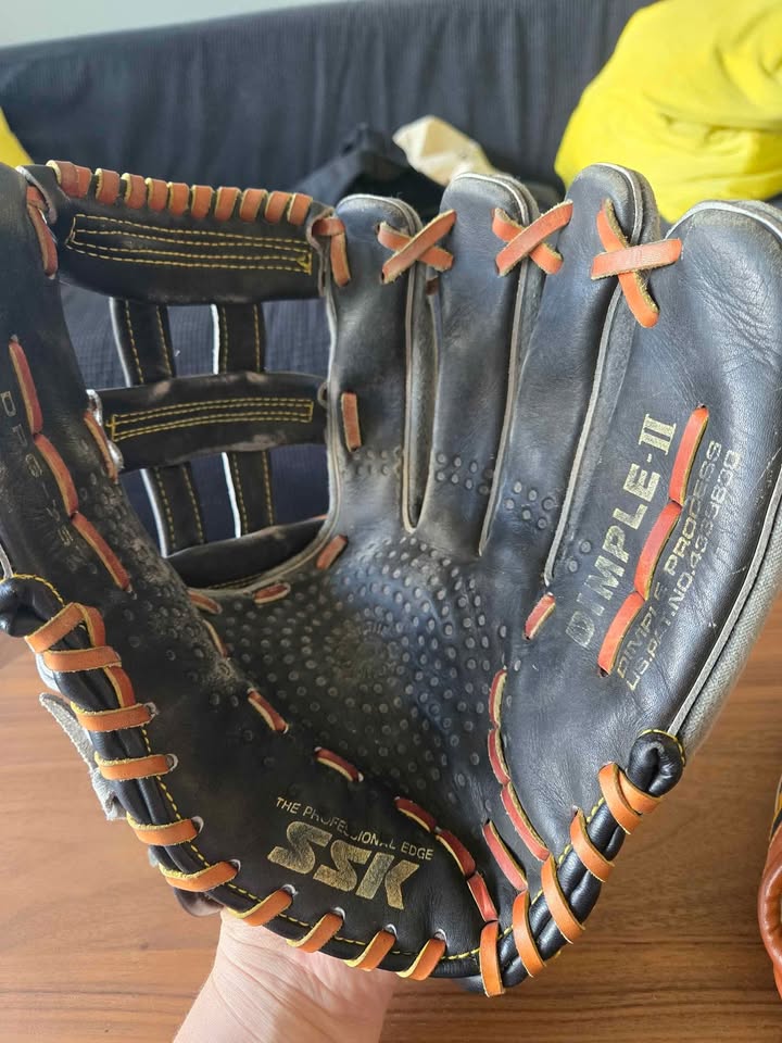 Softball Gloves - photo 4