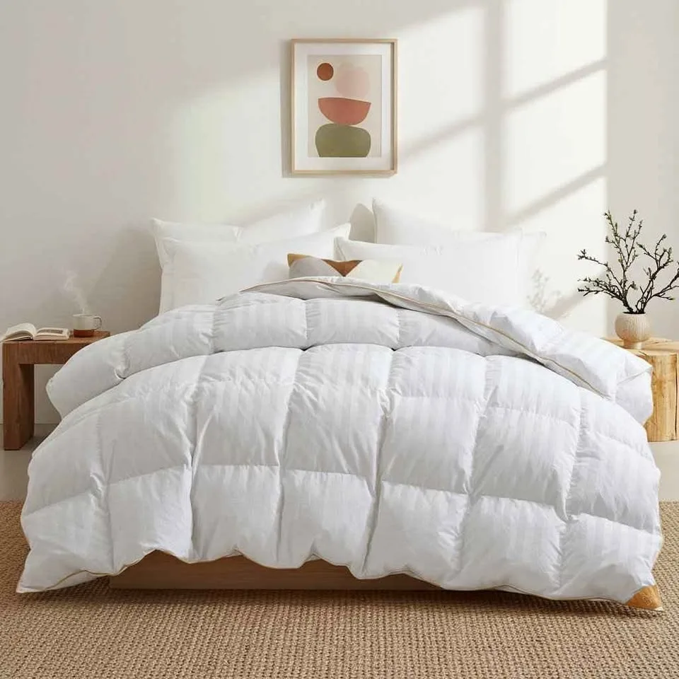 All-season hotel-quality down and feather comforter/duvet