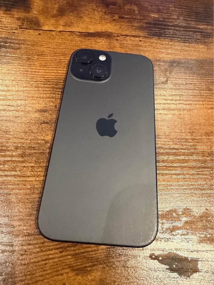 iPhone 15 – 128GB – Mint Condition – Unlocked - photo 5
