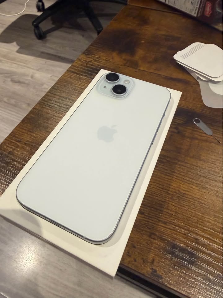 iPhone 15 128gb blue 83% battery health - photo 3