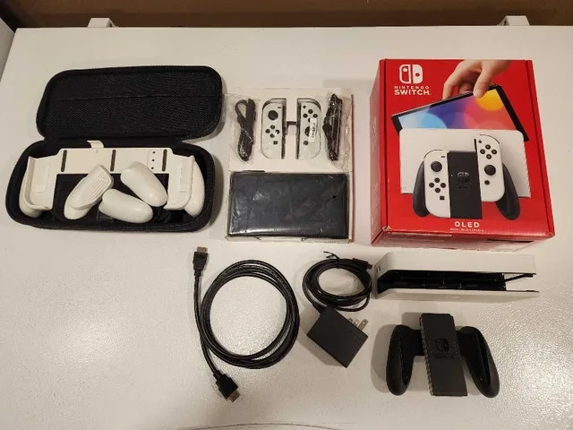 Nintendo Switch OLED w/ Skull & Co. Case/Grip